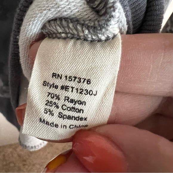 Envy’s Closet The Hallie Grey Floral Zip Up Hooded Sweater - Picture 8 of 8